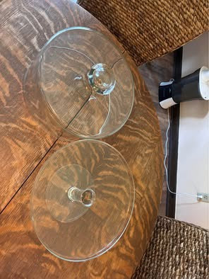 Glass cake stand