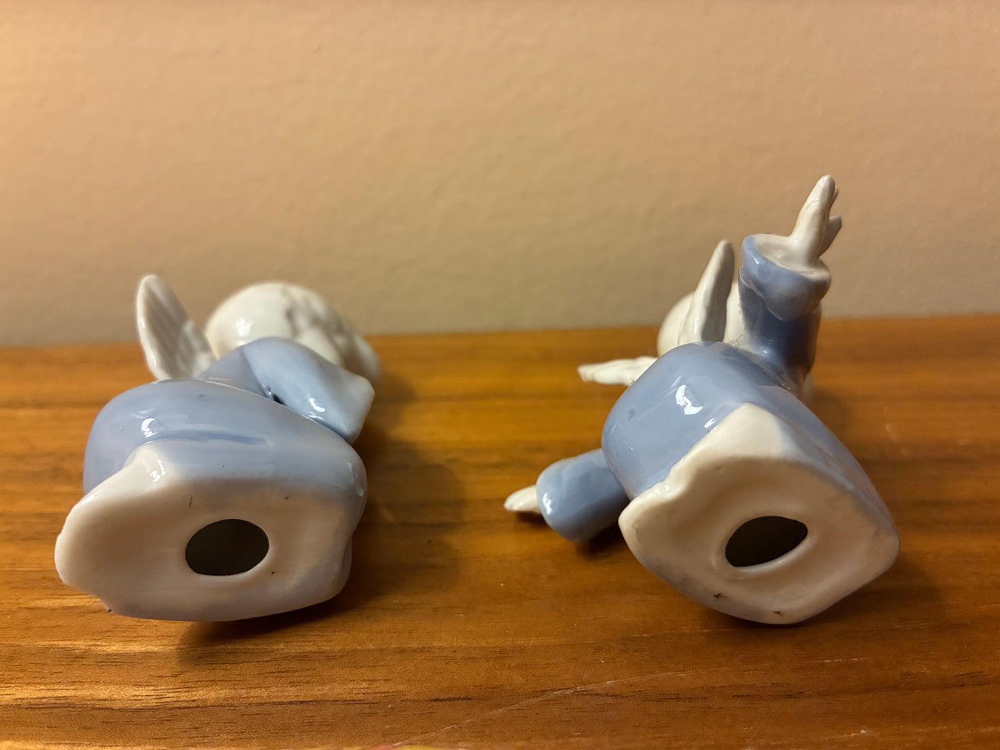 Set of 2 darling in Arco miniature angels in blue and white