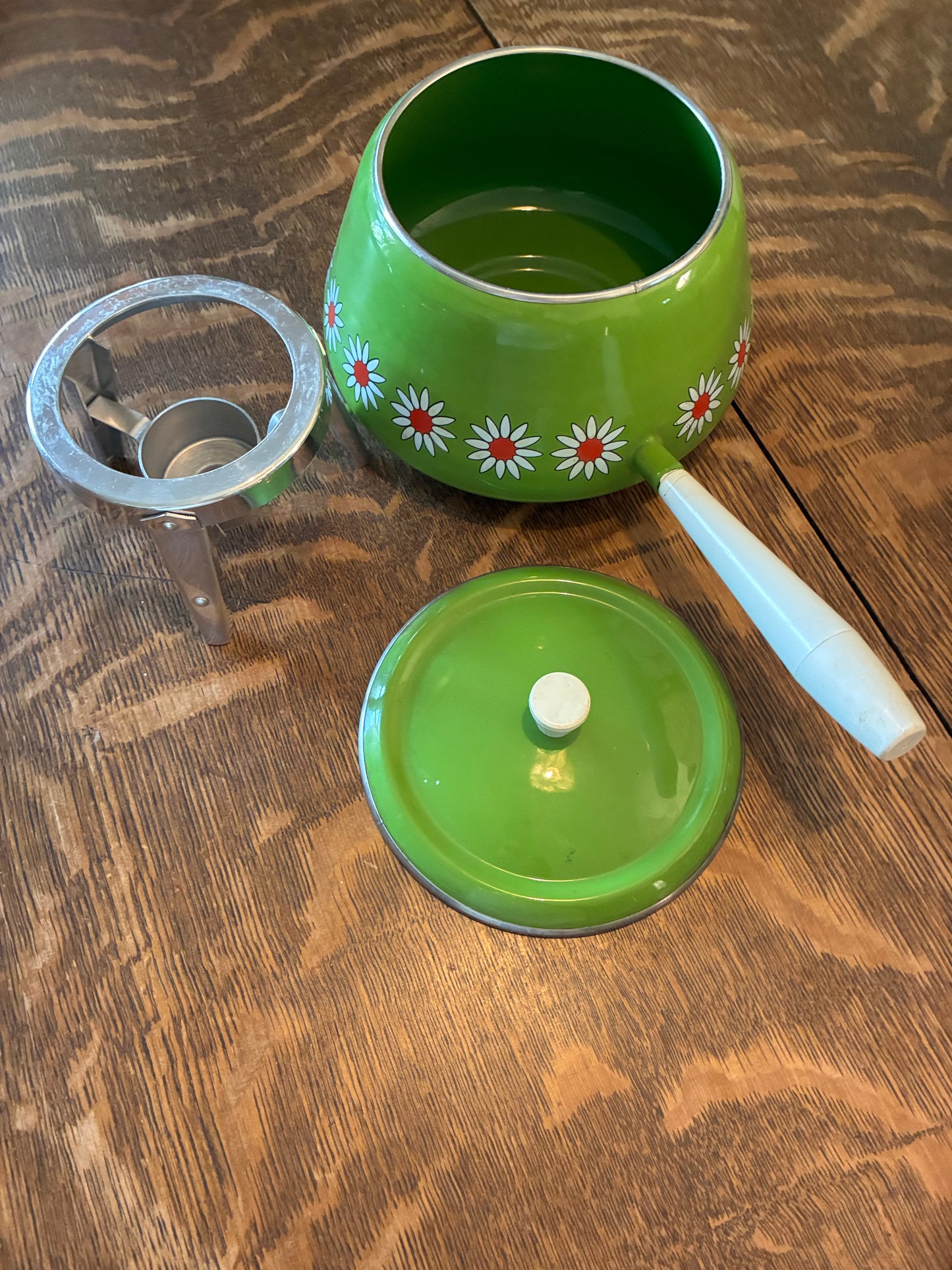 Retro grass green fondue pot with daisies