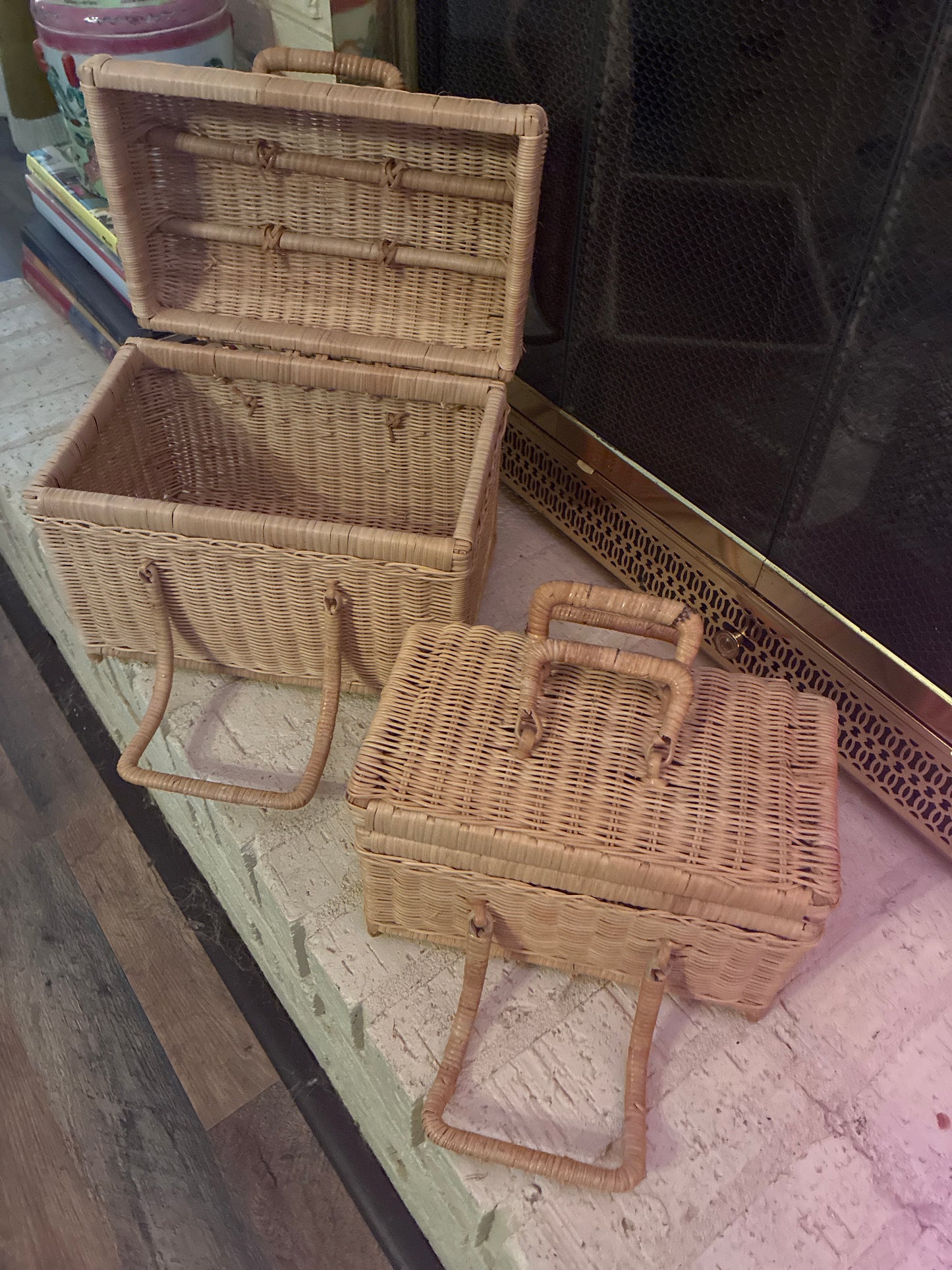 Natural wicker nesting baskets set of 2