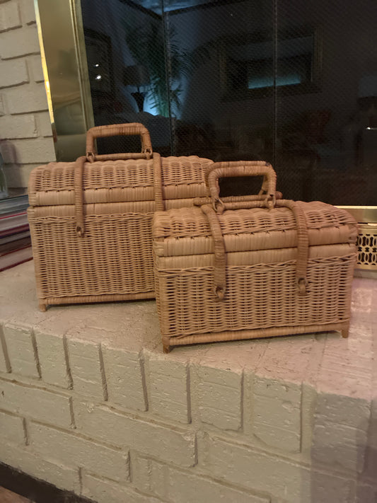 Natural wicker nesting baskets set of 2