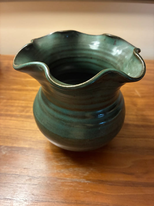 Beautiful Alewine pottery vase