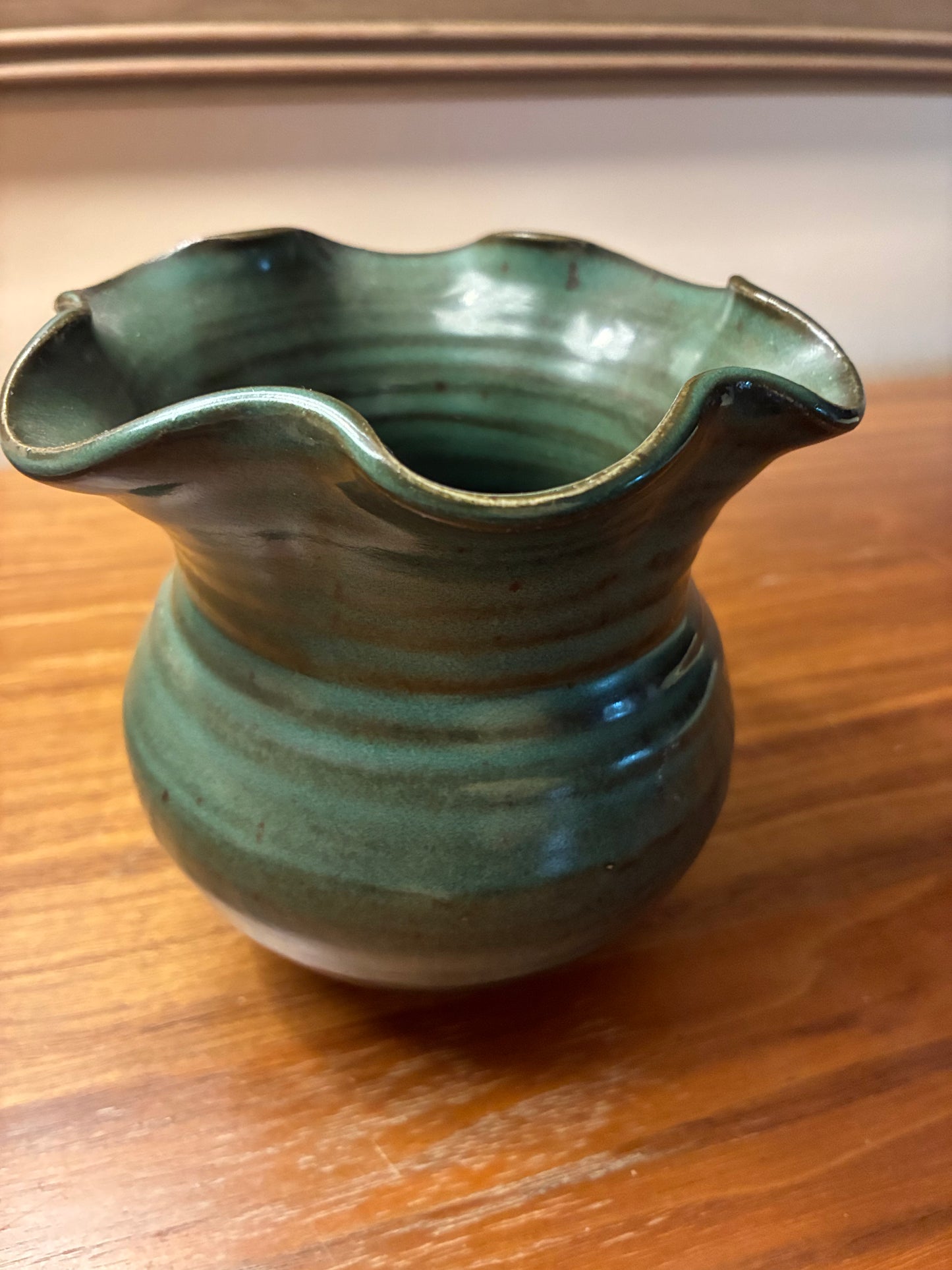 Beautiful Alewine pottery vase
