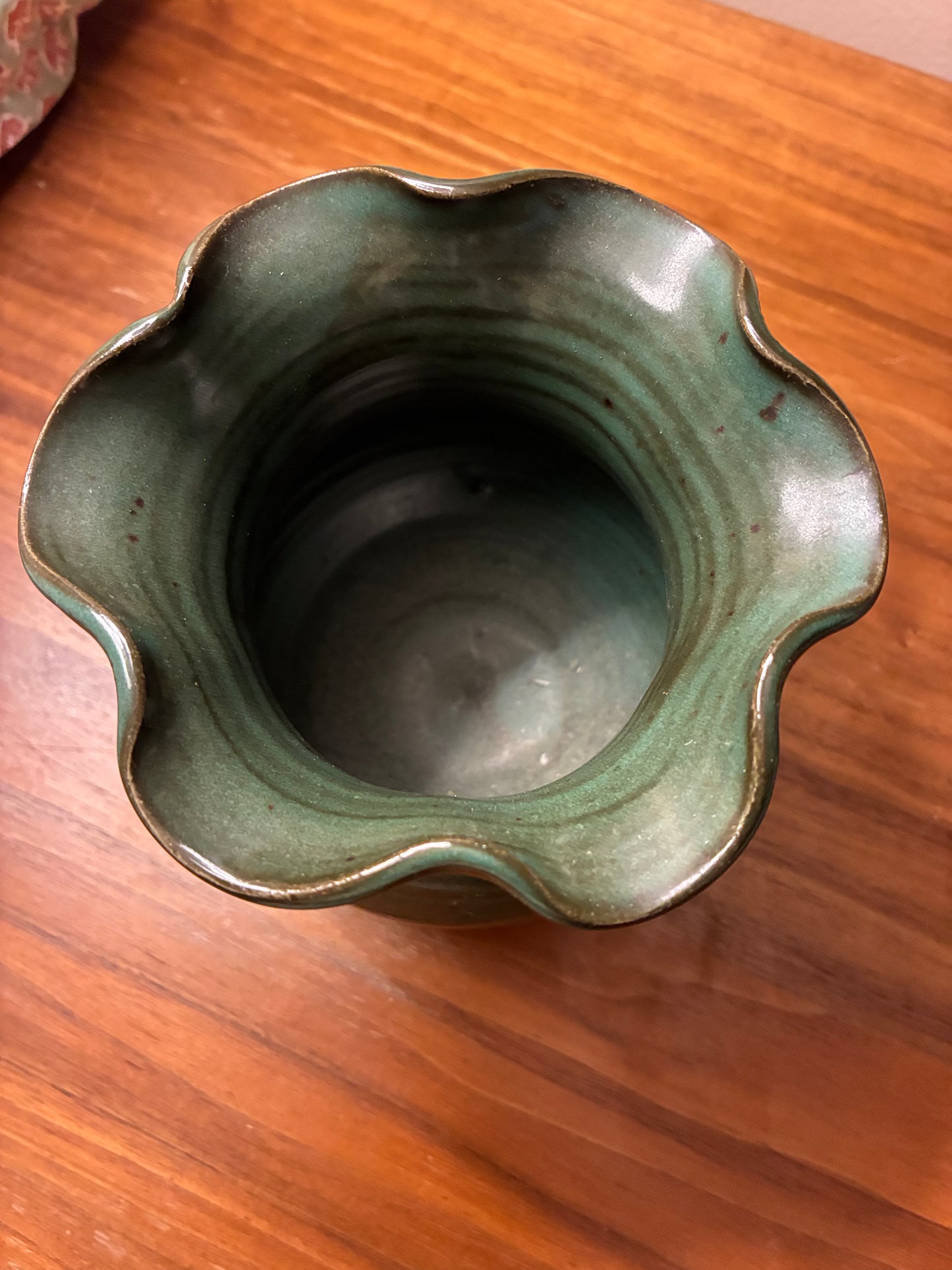 Beautiful Alewine pottery vase
