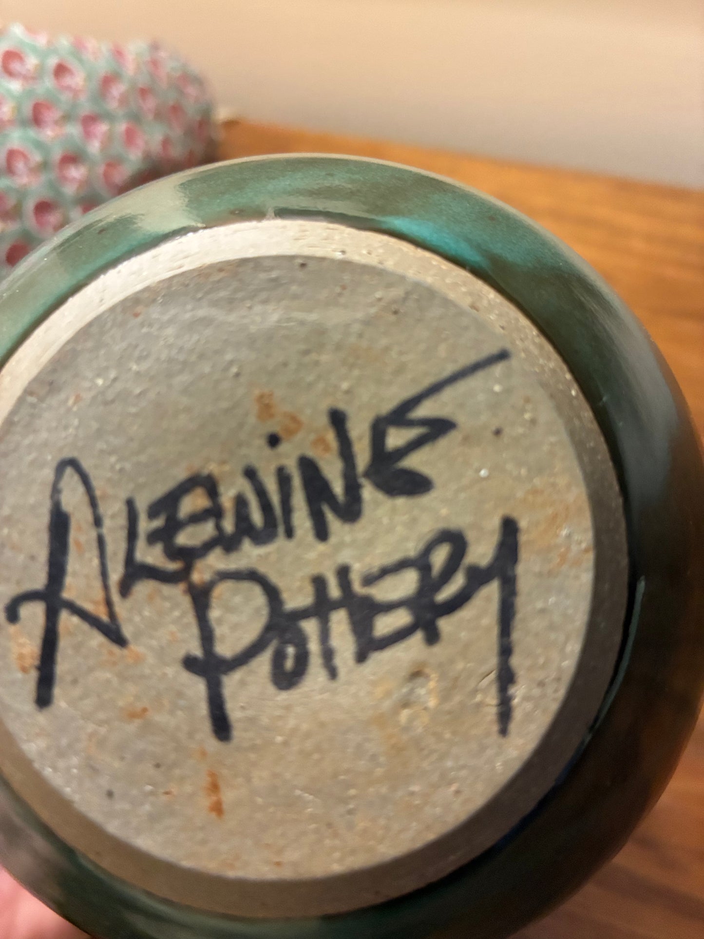 Beautiful Alewine pottery vase