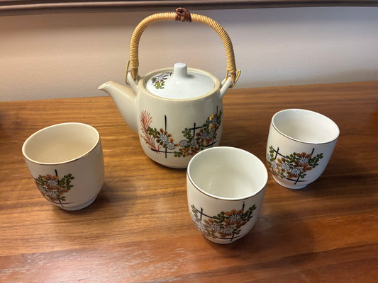 Vintage Kutani teapot & cups set of 4