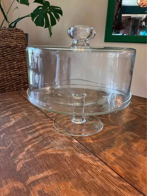Glass cake stand