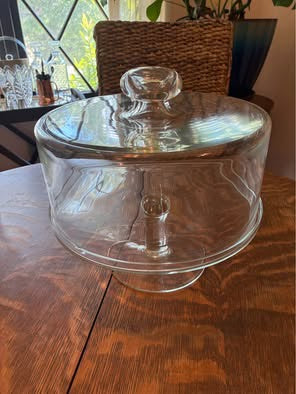 Glass cake stand