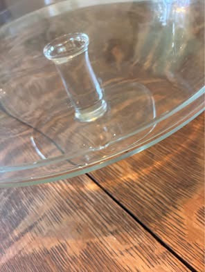 Glass cake stand