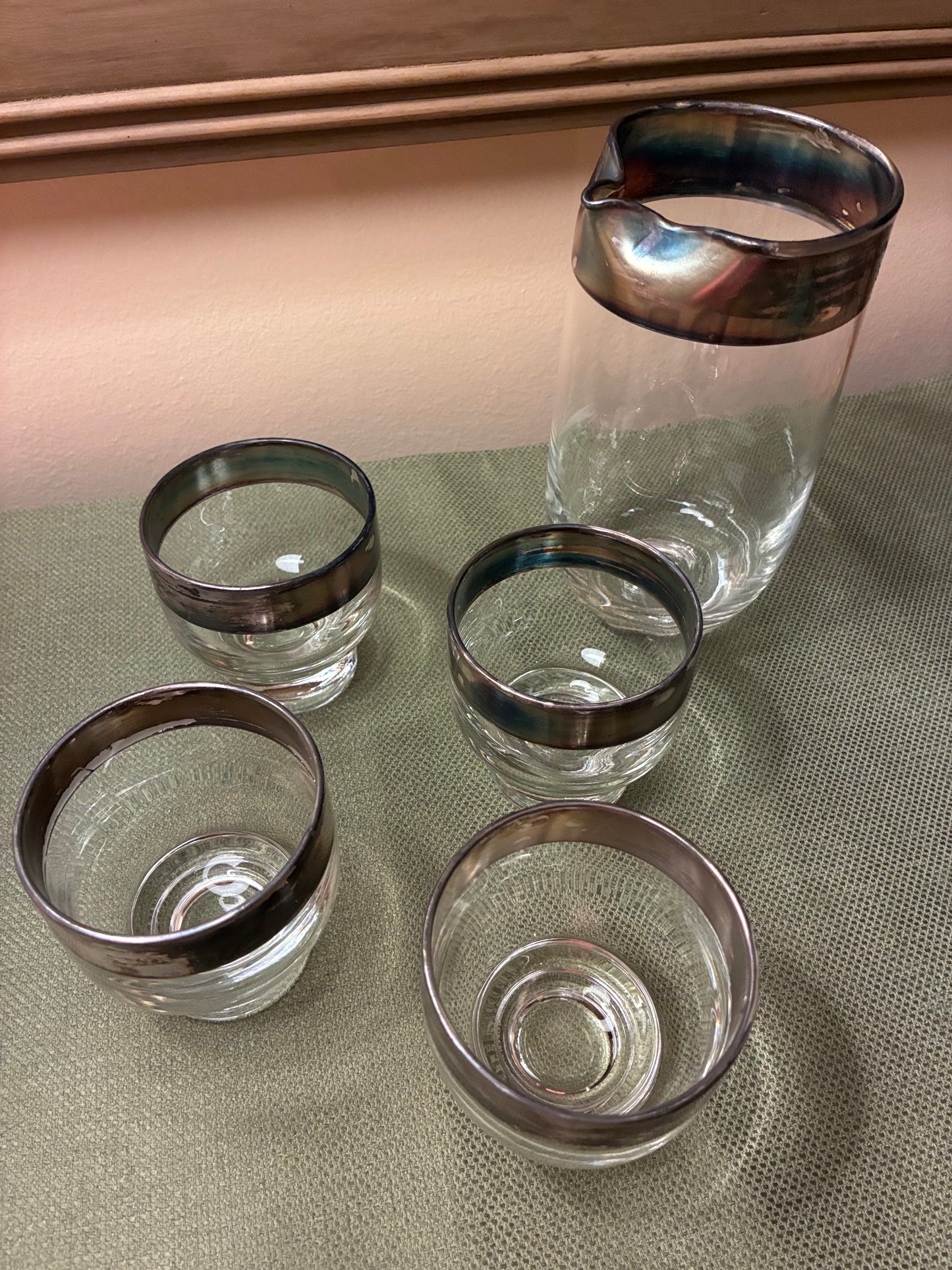 Dorothy Thorpe pitcher and 4 glasses set