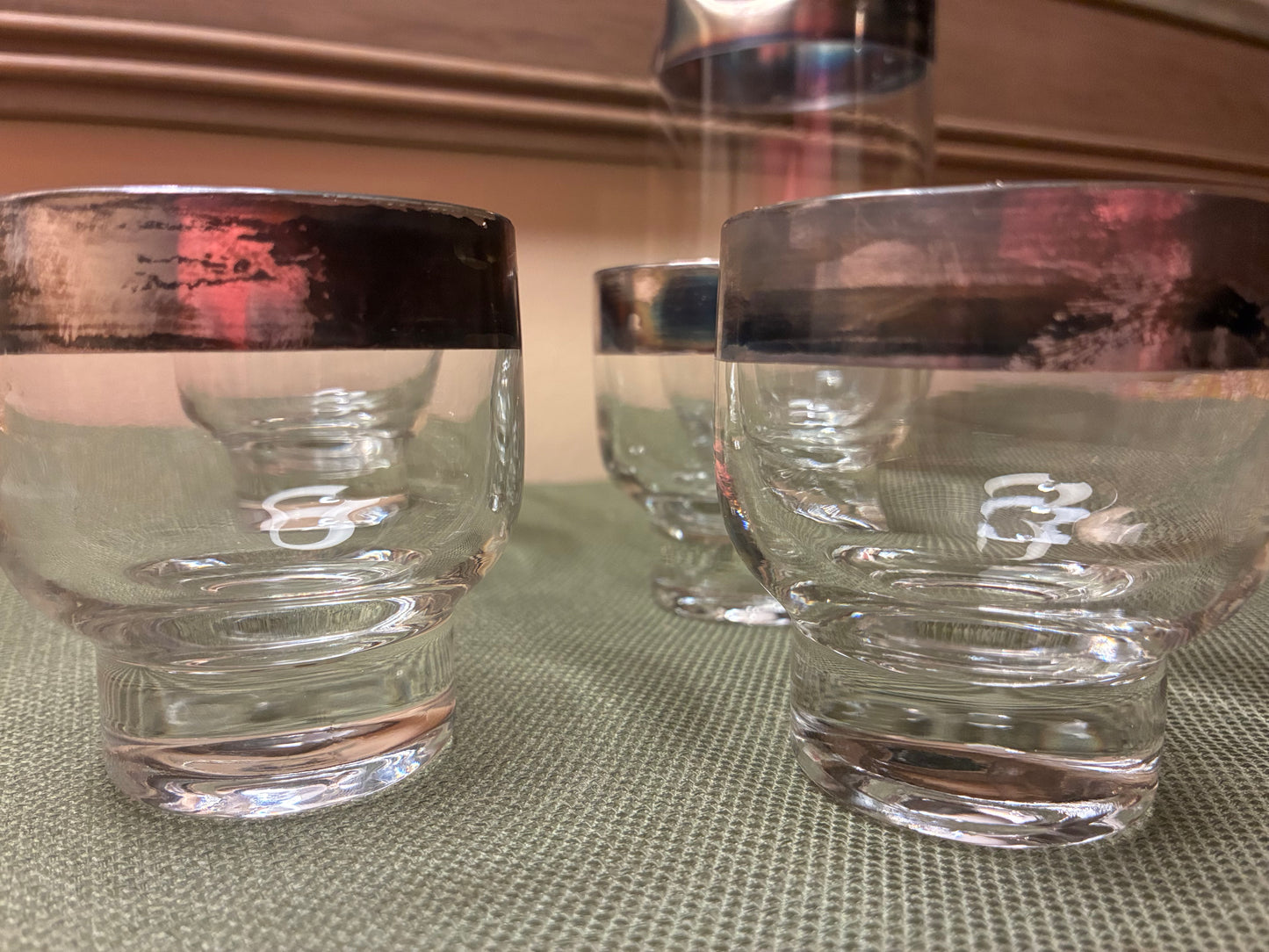 Dorothy Thorpe pitcher and 4 glasses set