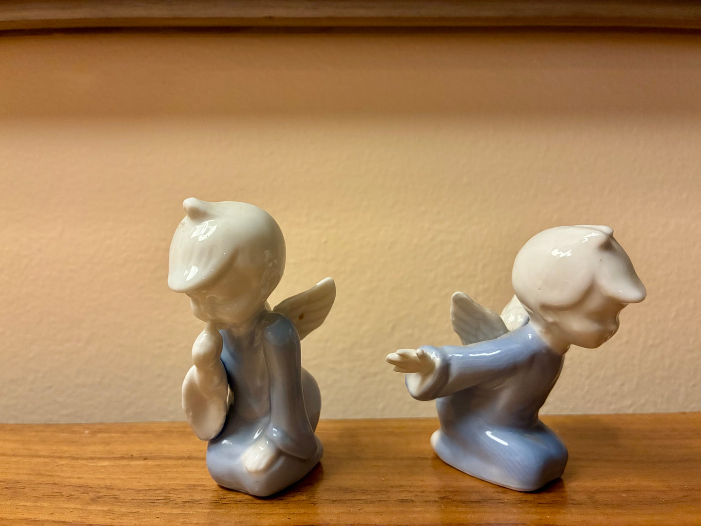 Set of 2 darling in Arco miniature angels in blue and white