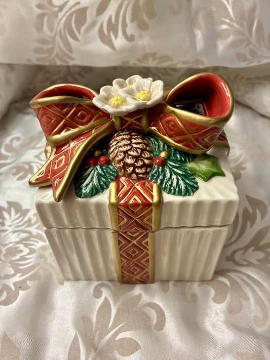 Fitz & Floyd ceramic Christmas box