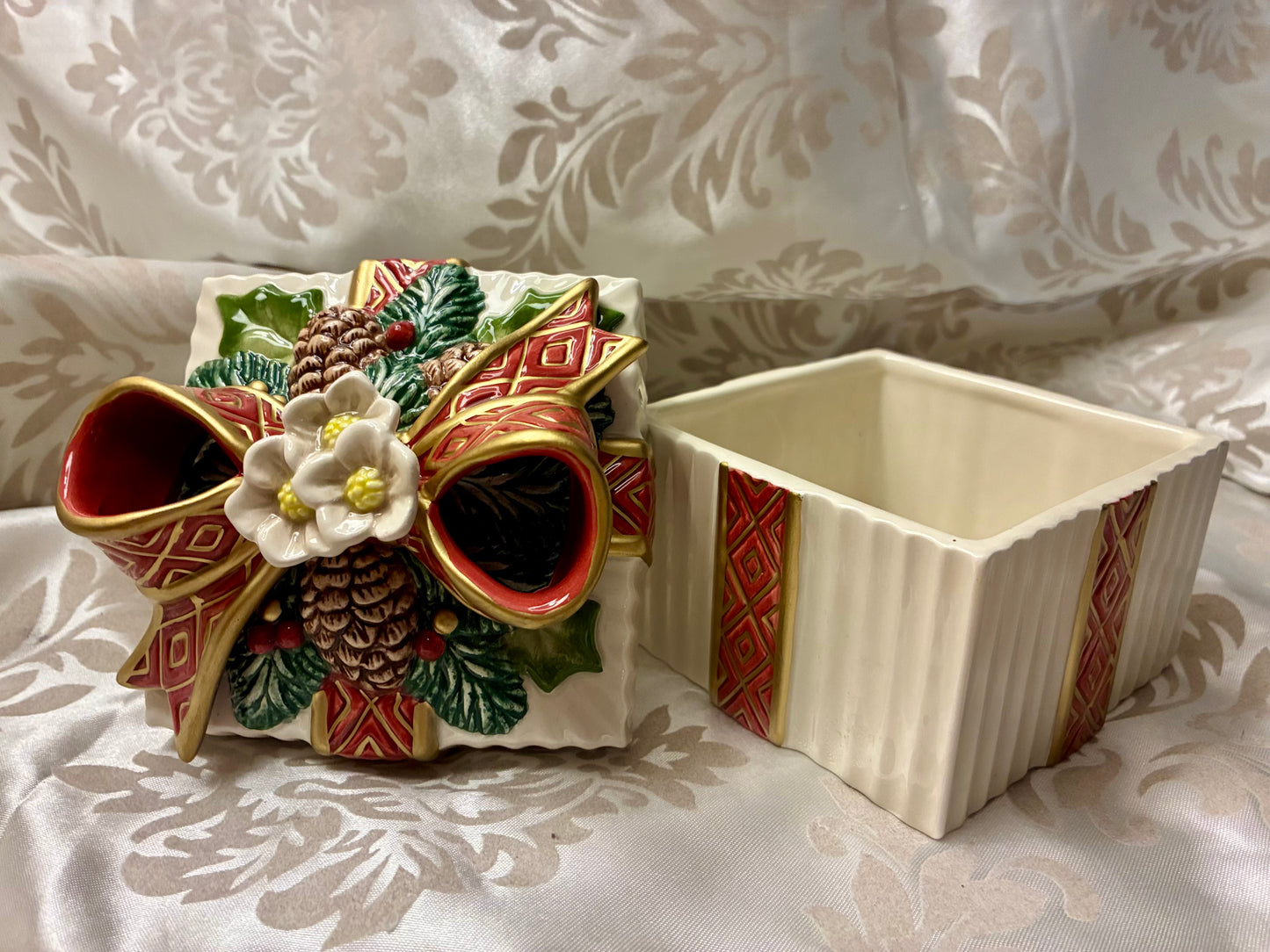 Fitz & Floyd ceramic Christmas box