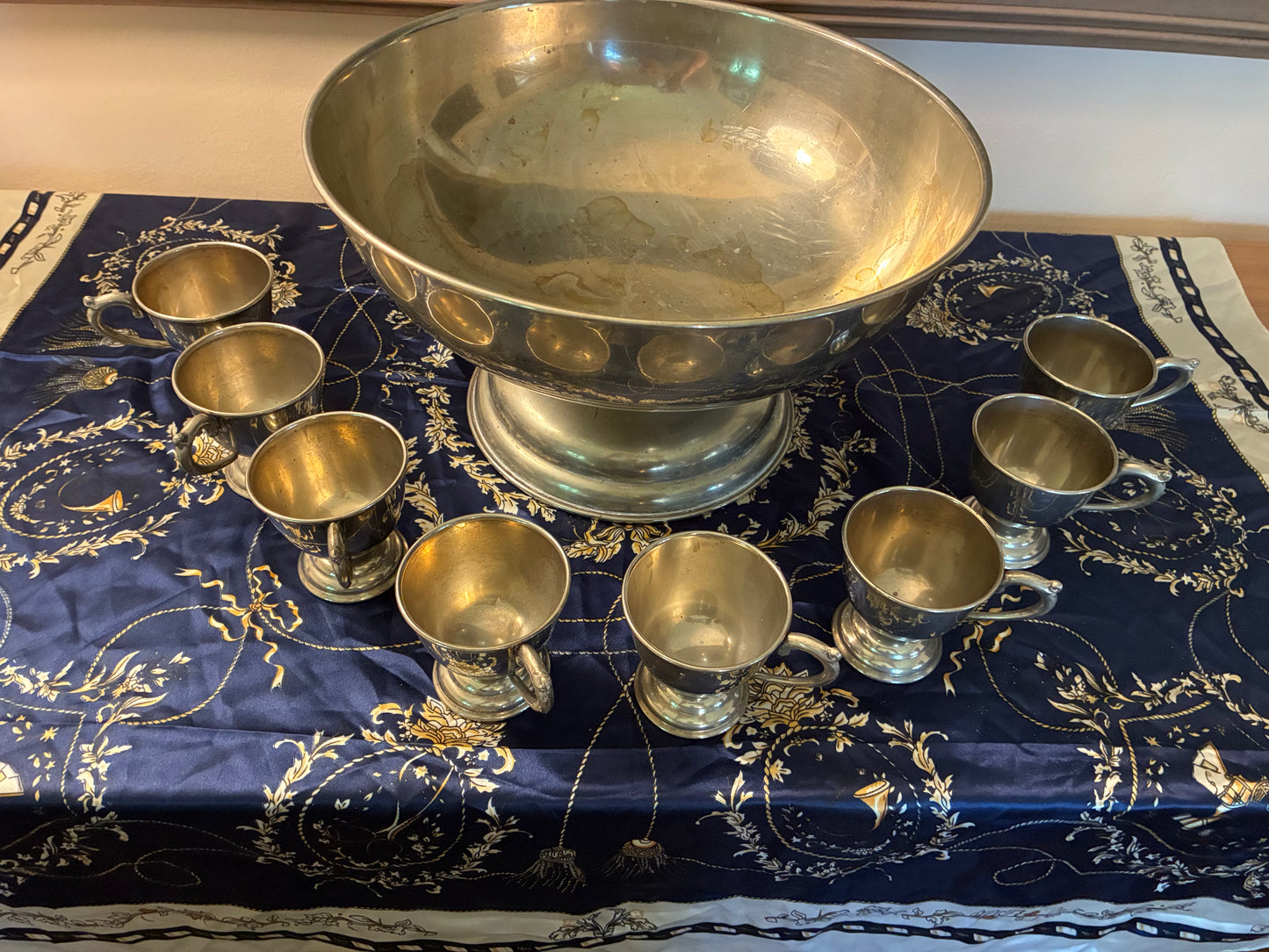 Grand Vintage nickel Silver-Plated Punch Bowl Set (Bowl and 8 Cups)