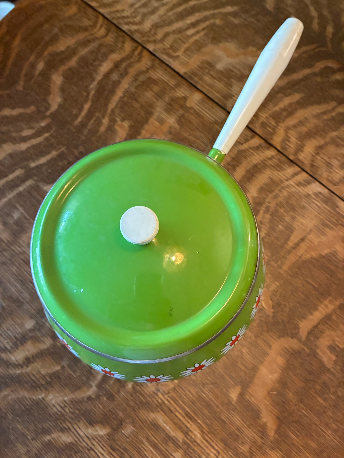 Retro grass green fondue pot with daisies