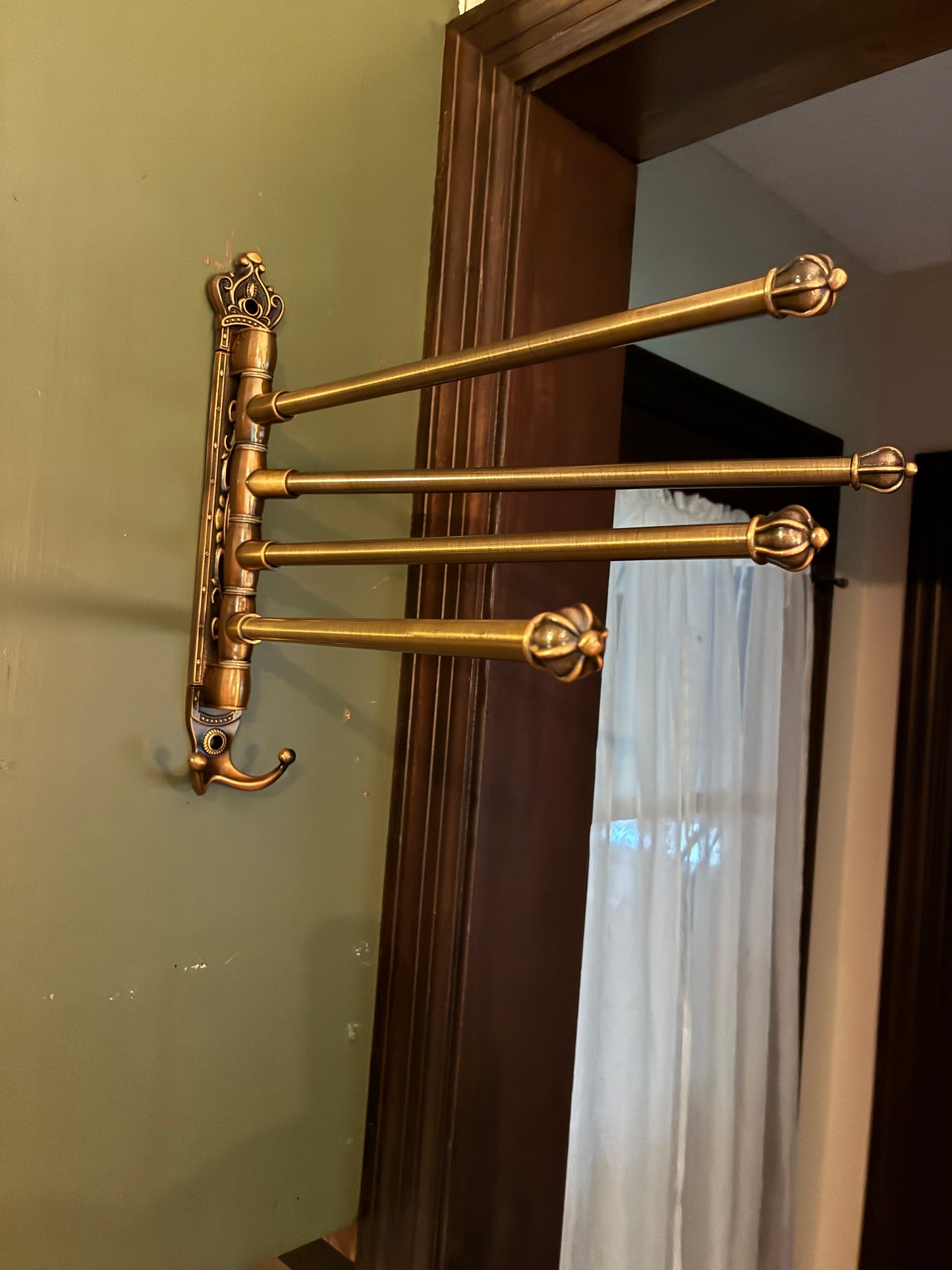 Towel rack with swivel rods
