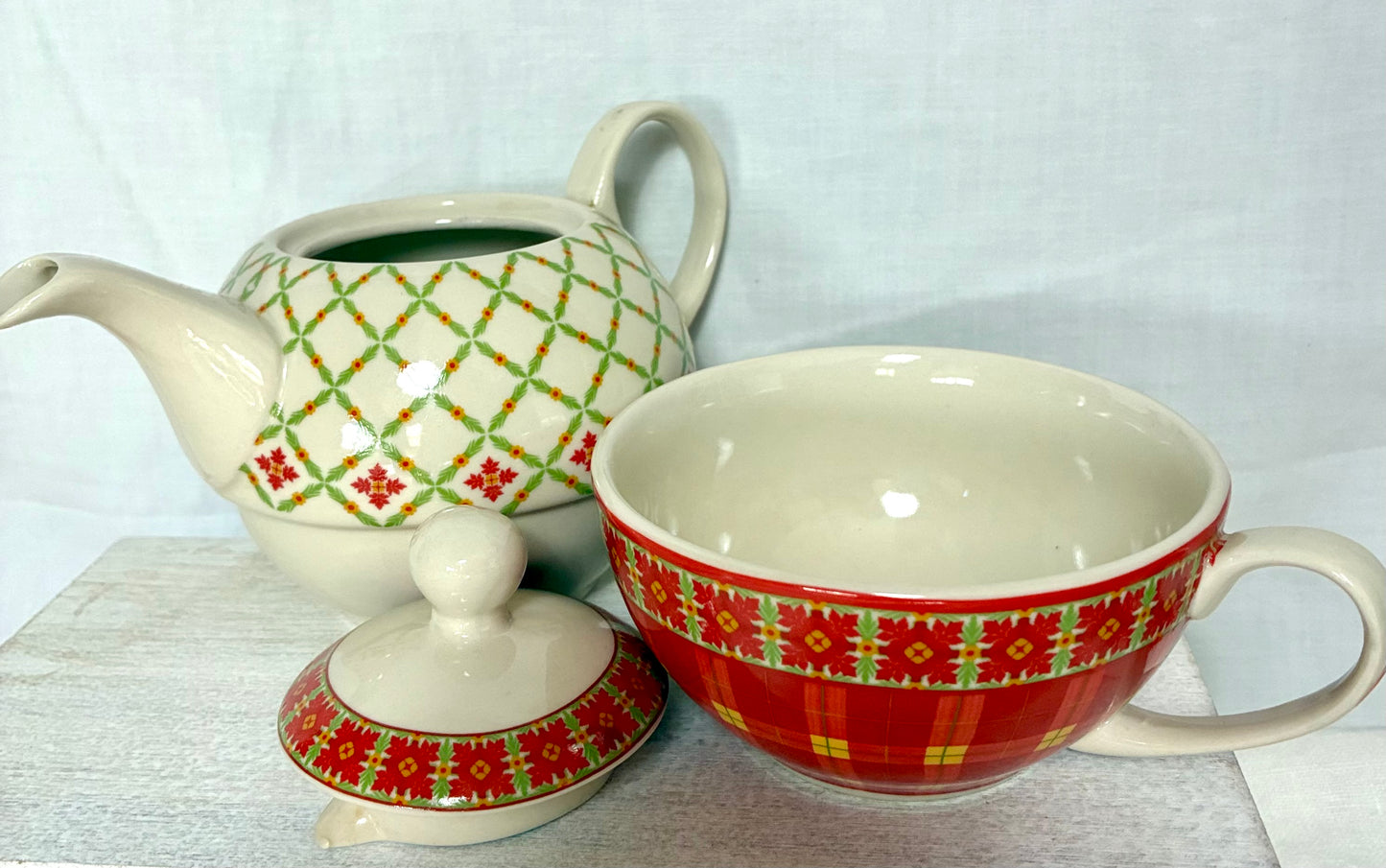 Harry & David teapot & cup set